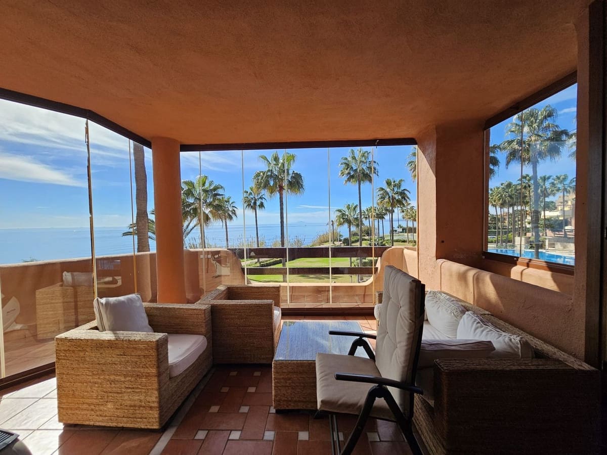 Apartamento de 3 habitaciones en Estepona en venta con piscina - 1.390.000 € (Ref: 9540380)