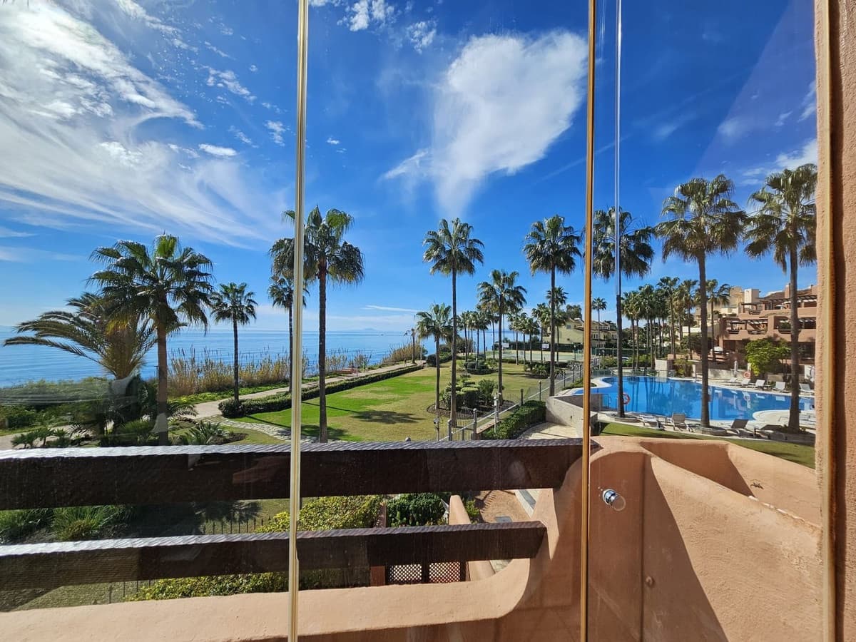 Apartamento de 3 habitaciones en Estepona en venta con piscina - 1.390.000 € (Ref: 9540380)