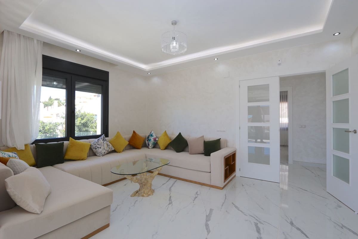 3 soverom Villa til salgs i Riviera del Sol med svømmebasseng garasje - € 1 390 000 (Ref: 9540381)