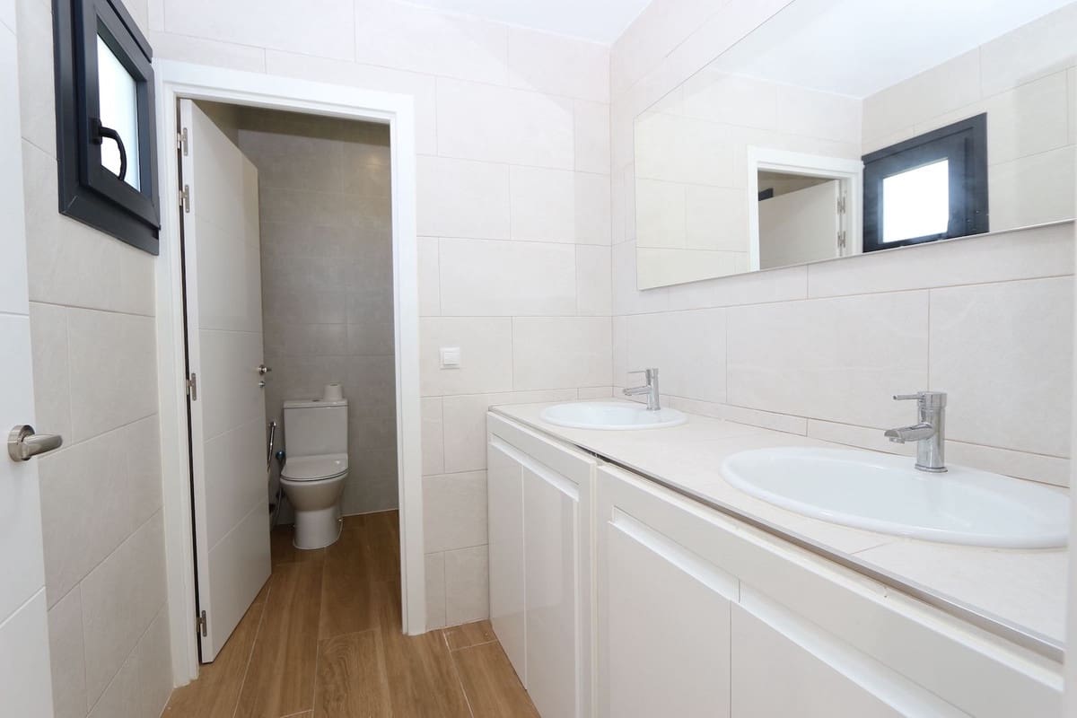 3 soverom Villa til salgs i Riviera del Sol med svømmebasseng garasje - € 1 390 000 (Ref: 9540381)