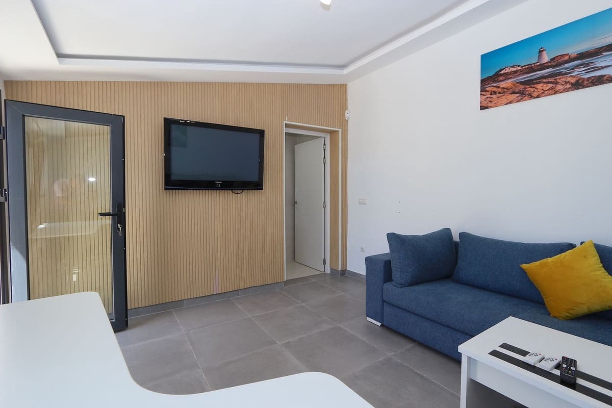 3 soverom Villa til salgs i Riviera del Sol med svømmebasseng garasje - € 1 390 000 (Ref: 9540381)