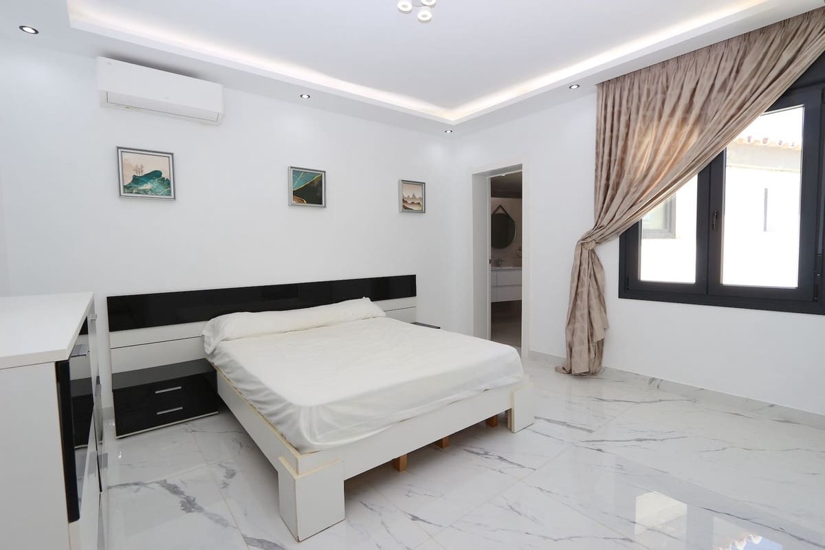 Chalet de 3 habitaciones en Riviera del Sol en venta con piscina garaje - 1.390.000 € (Ref: 9540381)
