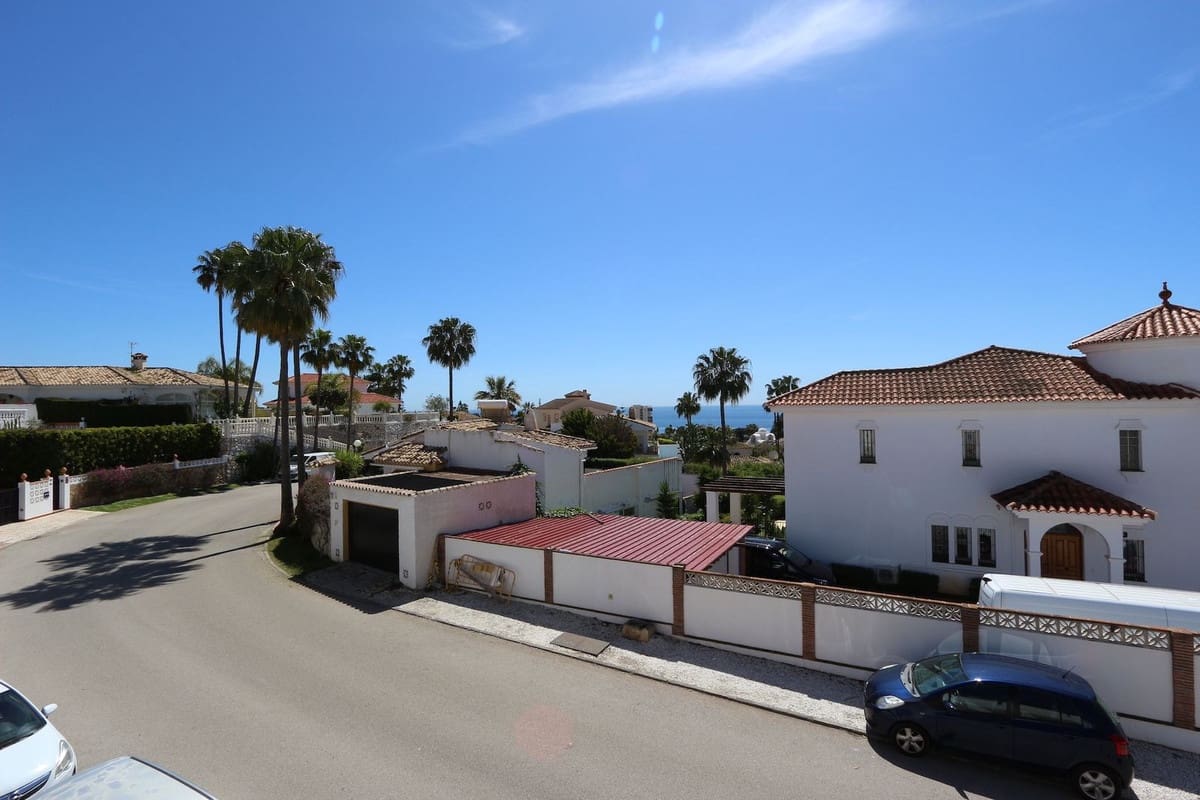Chalet de 3 habitaciones en Riviera del Sol en venta con piscina garaje - 1.390.000 € (Ref: 9540381)