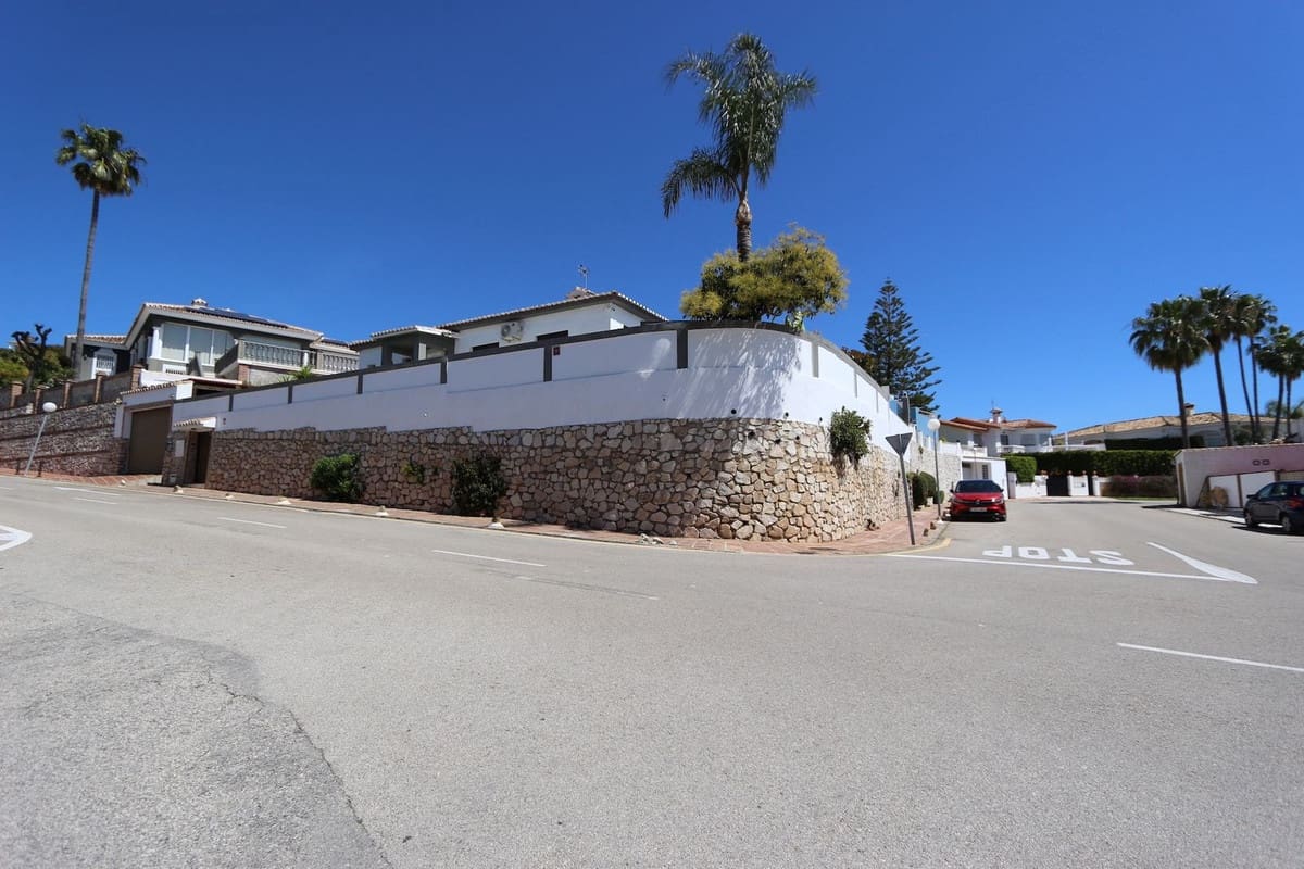 Chalet de 3 habitaciones en Riviera del Sol en venta con piscina garaje - 1.390.000 € (Ref: 9540381)