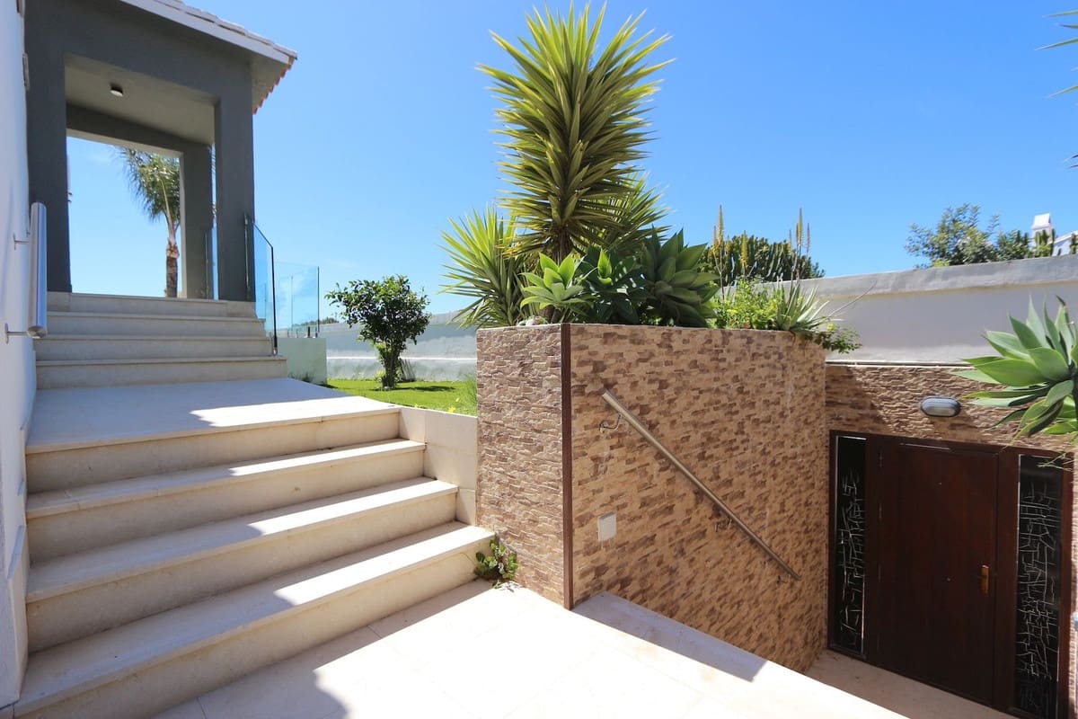 Chalet de 3 habitaciones en Riviera del Sol en venta con piscina garaje - 1.390.000 € (Ref: 9540381)