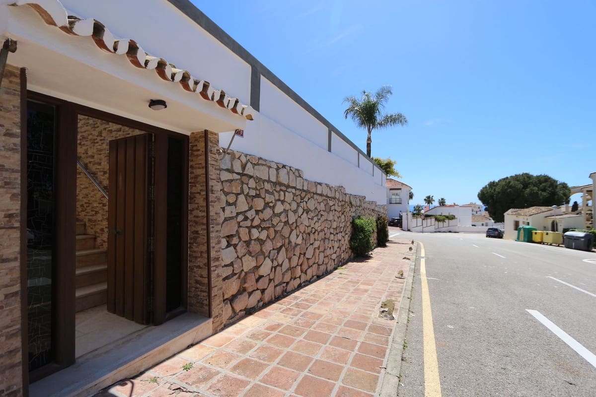 Chalet de 3 habitaciones en Riviera del Sol en venta con piscina garaje - 1.390.000 € (Ref: 9540381)