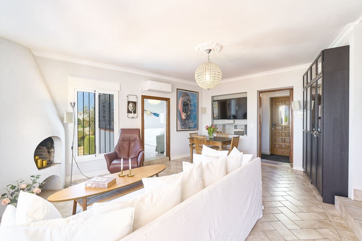 Chalet de 6 habitaciones en Fuengirola en venta con piscina - 1.390.000 € (Ref: 9540382)