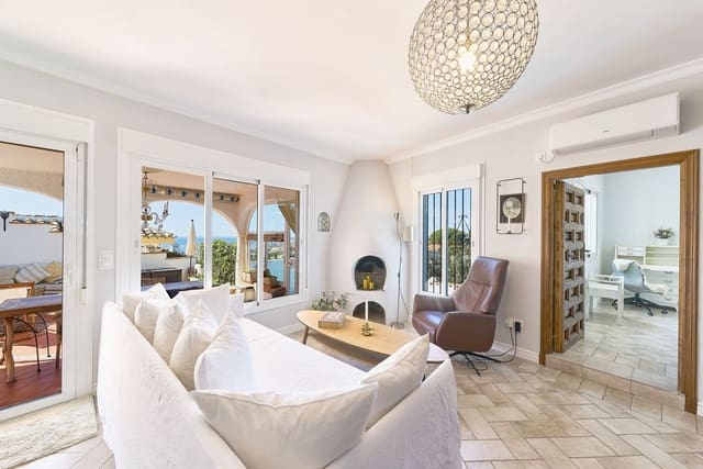 6 Zimmer Villa zu verkaufen in Centro ciudad, Fuengirola mit Pool - 1.390.000 € (Ref: 9540382)