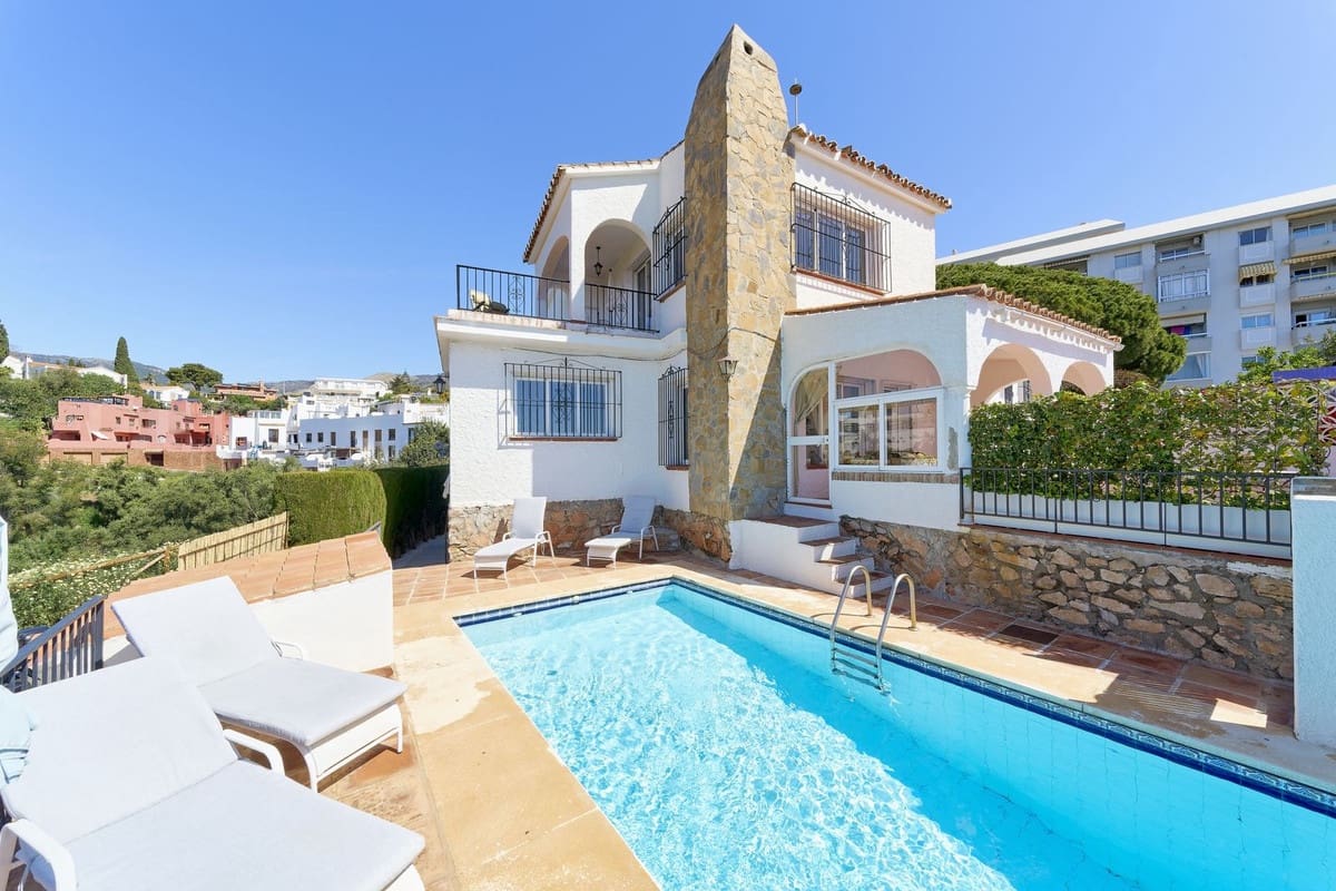 Chalet de 6 habitaciones en Fuengirola en venta con piscina - 1.390.000 € (Ref: 9540382)