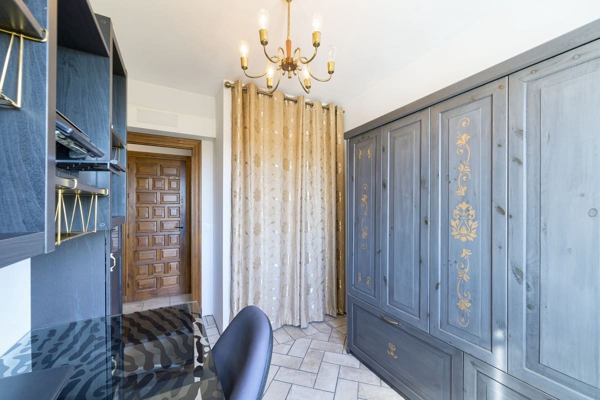 Chalet de 6 habitaciones en Fuengirola en venta con piscina - 1.390.000 € (Ref: 9540382)