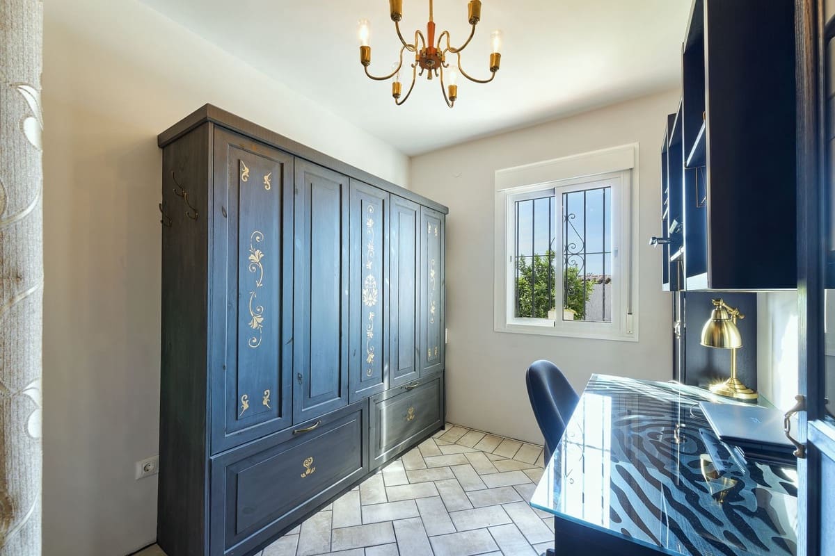 Chalet de 6 habitaciones en Fuengirola en venta con piscina - 1.390.000 € (Ref: 9540382)