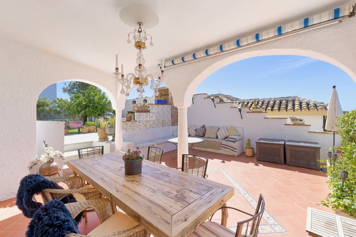 Chalet de 6 habitaciones en Fuengirola en venta con piscina - 1.390.000 € (Ref: 9540382)