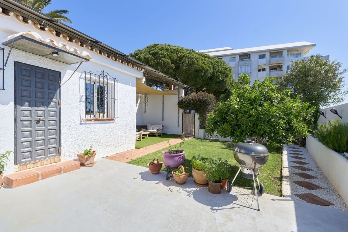 Chalet de 6 habitaciones en Fuengirola en venta con piscina - 1.390.000 € (Ref: 9540382)