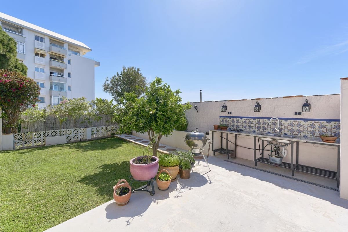 Chalet de 6 habitaciones en Fuengirola en venta con piscina - 1.390.000 € (Ref: 9540382)