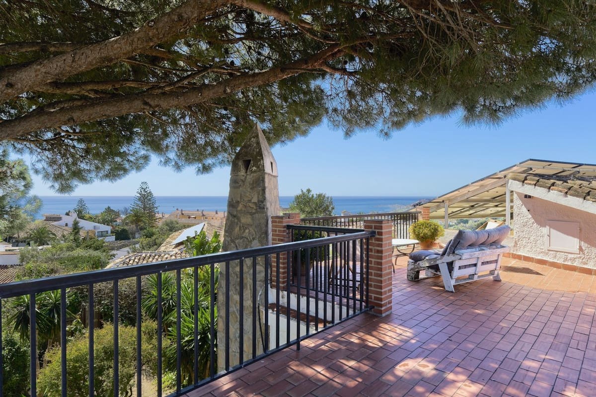 Chalet de 6 habitaciones en Fuengirola en venta con piscina - 1.390.000 € (Ref: 9540382)