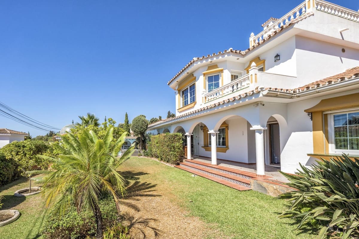 6 soveværelse Villa til salg i Benalmadena Costa med swimmingpool - € 1.390.000 (Ref: 9540383)
