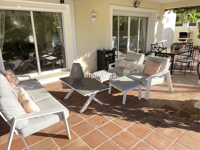 3 soveværelse Villa til salg i Cancelada, Estepona med swimmingpool - € 1.395.000 (Ref: 9540390)