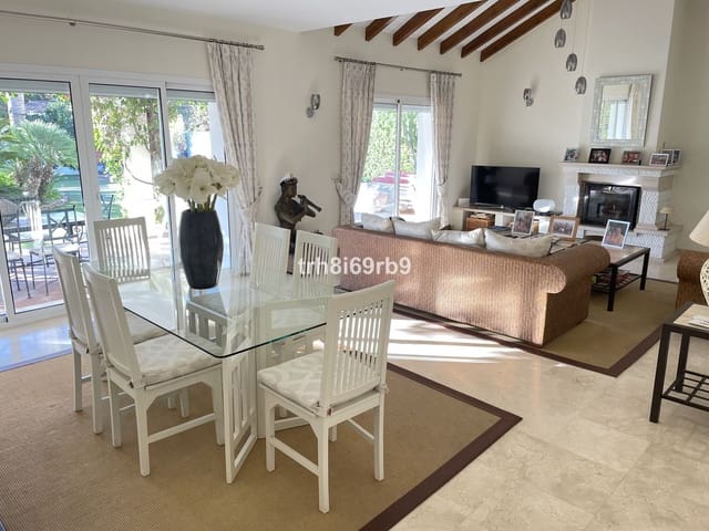 3 soveværelse Villa til salg i Cancelada, Estepona med swimmingpool - € 1.395.000 (Ref: 9540390)