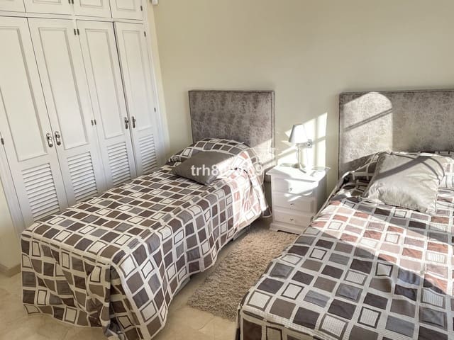 3 soveværelse Villa til salg i Cancelada, Estepona med swimmingpool - € 1.395.000 (Ref: 9540390)