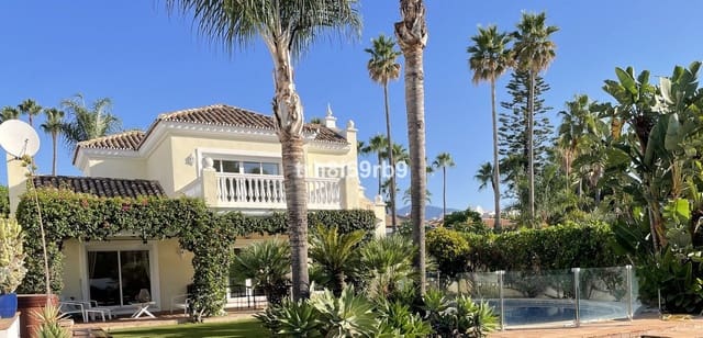 3 soveværelse Villa til salg i Cancelada, Estepona med swimmingpool - € 1.395.000 (Ref: 9540390)