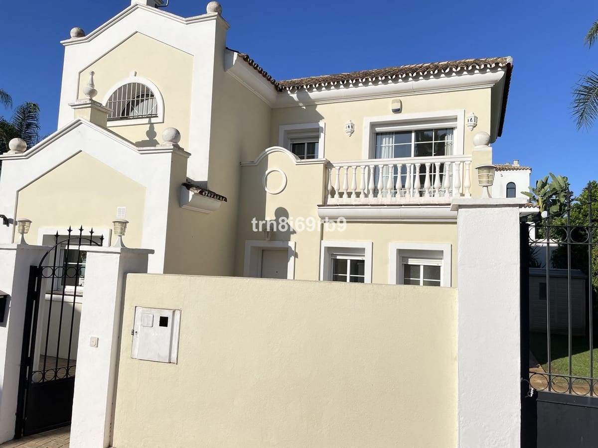 3 bedroom Villa for sale in Cancelada with pool - € 1,295,000 (Ref: 9540390)