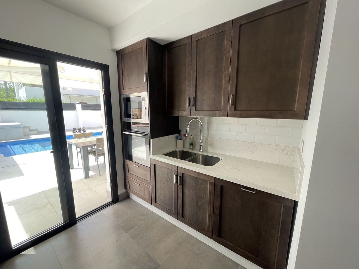 Chalet de 3 habitaciones en San Pedro de Alcantara en venta con piscina garaje - 1.395.000 € (Ref: 9540391)