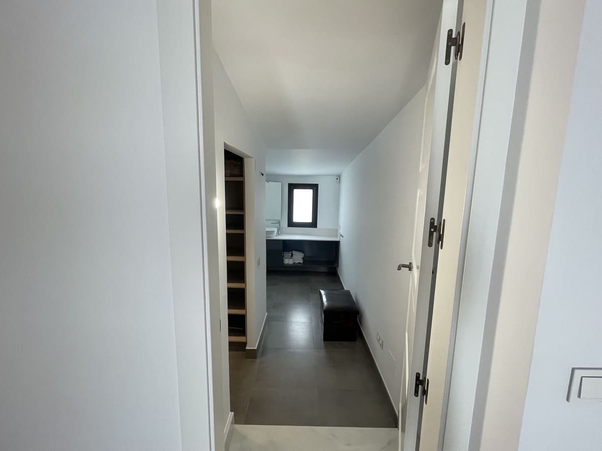 Chalet de 3 habitaciones en San Pedro de Alcantara en venta con piscina garaje - 1.395.000 € (Ref: 9540391)