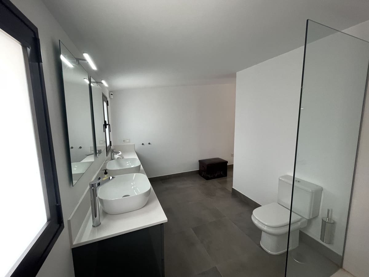 Chalet de 3 habitaciones en San Pedro de Alcantara en venta con piscina garaje - 1.395.000 € (Ref: 9540391)