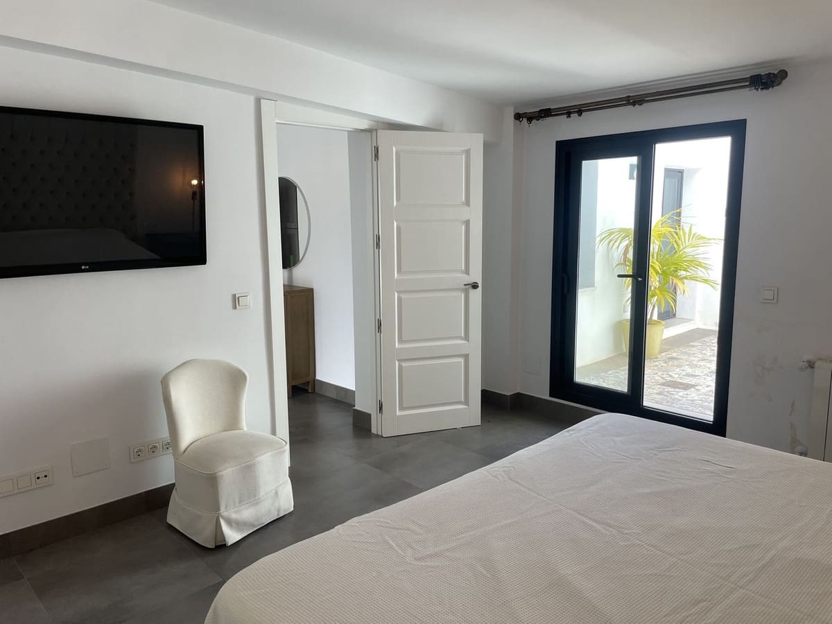 Chalet de 3 habitaciones en San Pedro de Alcantara en venta con piscina garaje - 1.395.000 € (Ref: 9540391)