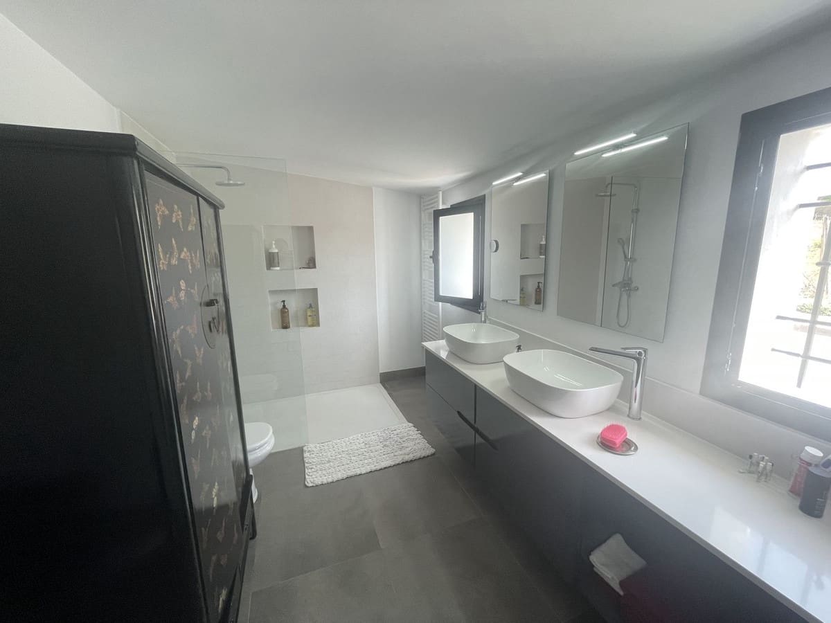 Chalet de 3 habitaciones en San Pedro de Alcantara en venta con piscina garaje - 1.395.000 € (Ref: 9540391)