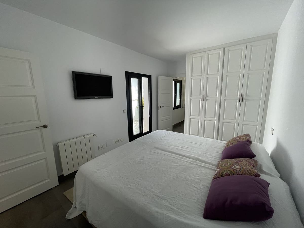 Chalet de 3 habitaciones en San Pedro de Alcantara en venta con piscina garaje - 1.395.000 € (Ref: 9540391)