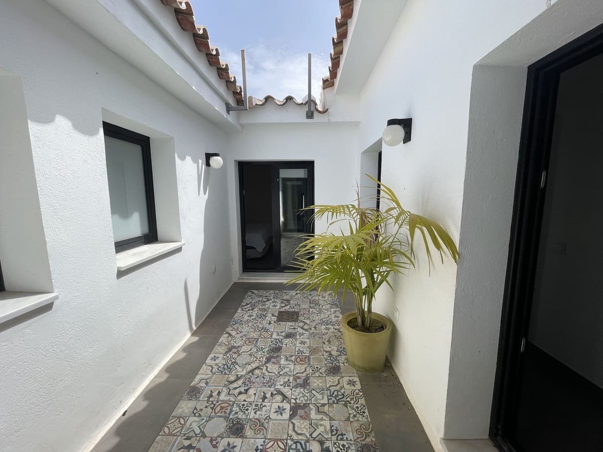 Chalet de 3 habitaciones en San Pedro de Alcantara en venta con piscina garaje - 1.395.000 € (Ref: 9540391)