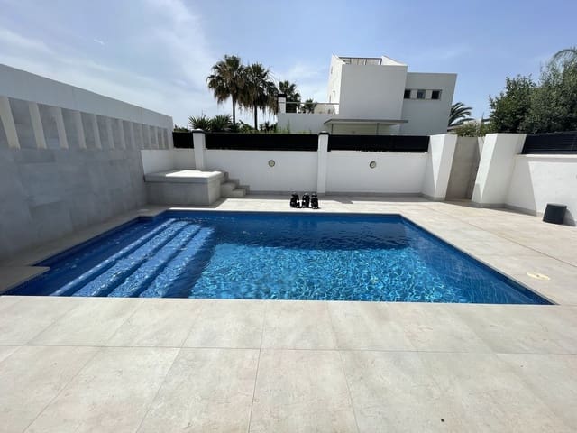 Chalet de 3 habitaciones en San Pedro de Alcántara Pueblo, Marbella en venta con piscina garaje - 1.395.000 € (Ref: 9540391)