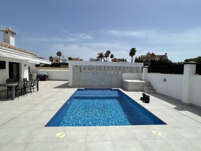 Chalet de 3 habitaciones en San Pedro de Alcántara Pueblo, Marbella en venta con piscina garaje - 1.395.000 € (Ref: 9540391)