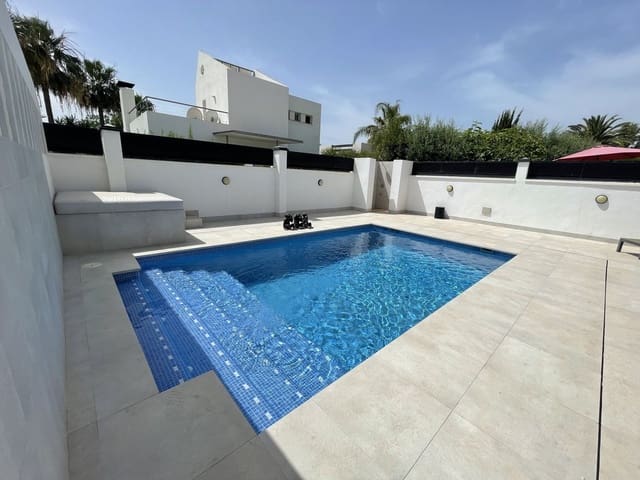 Chalet de 3 habitaciones en San Pedro de Alcántara Pueblo, Marbella en venta con piscina garaje - 1.395.000 € (Ref: 9540391)