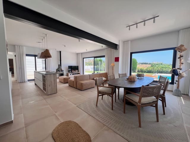 3 soveværelse Villa til salg i Cancelada, Estepona med swimmingpool - € 1.395.000 (Ref: 9540392)