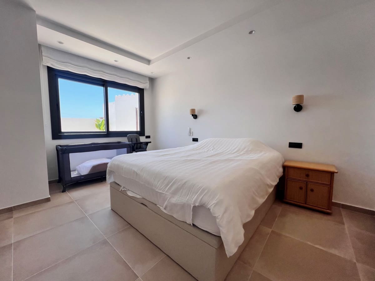 3 bedroom Villa for sale in New Golden Mile with pool - € 1,395,000 (Ref: 9540392)