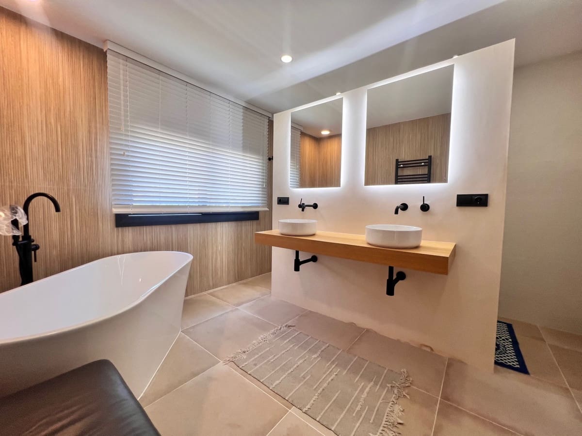 3 bedroom Villa for sale in New Golden Mile with pool - € 1,395,000 (Ref: 9540392)