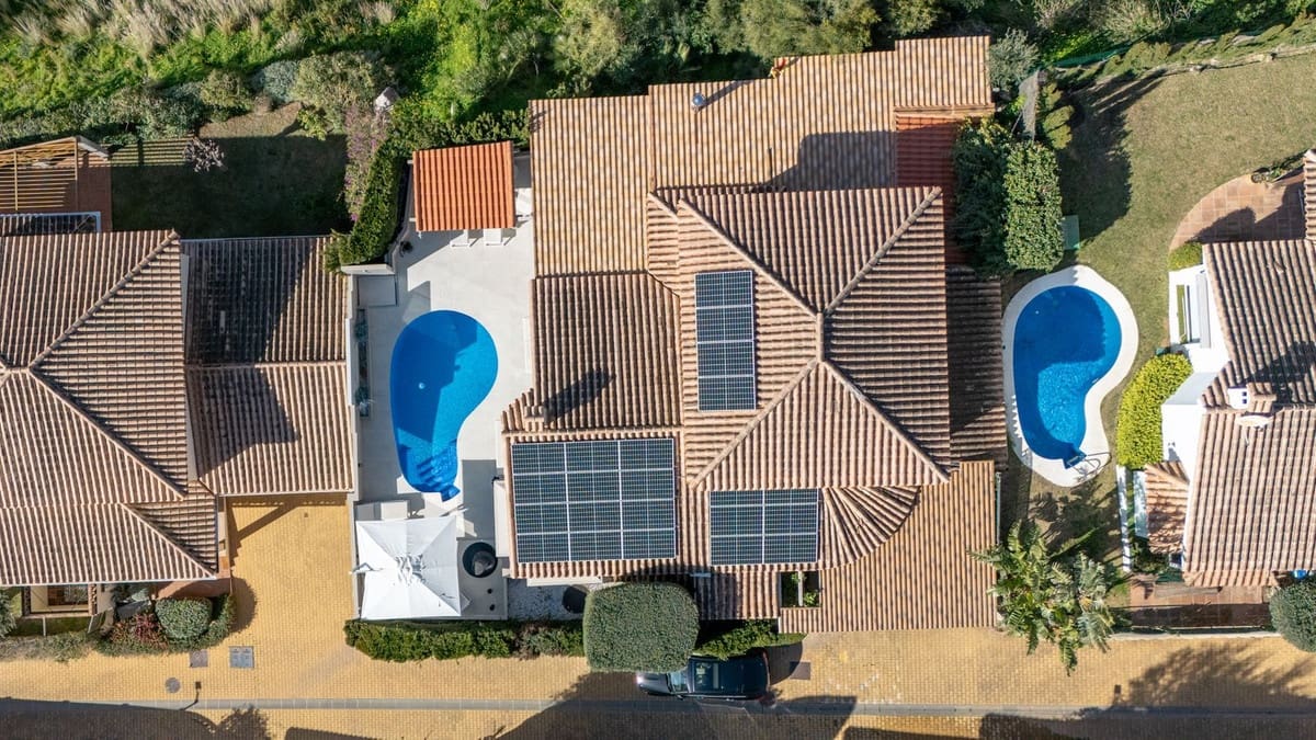 3 soveværelse Villa til salg i Benalmadena med swimmingpool garage - € 1.395.000 (Ref: 9540393)