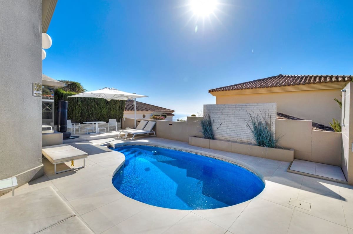 3 soveværelse Villa til salg i Benalmadena med swimmingpool garage - € 1.395.000 (Ref: 9540393)