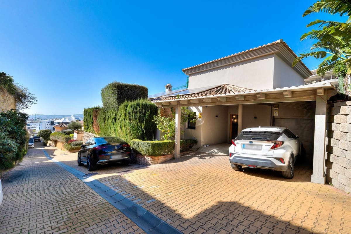 3 soveværelse Villa til salg i Benalmadena med swimmingpool garage - € 1.395.000 (Ref: 9540393)