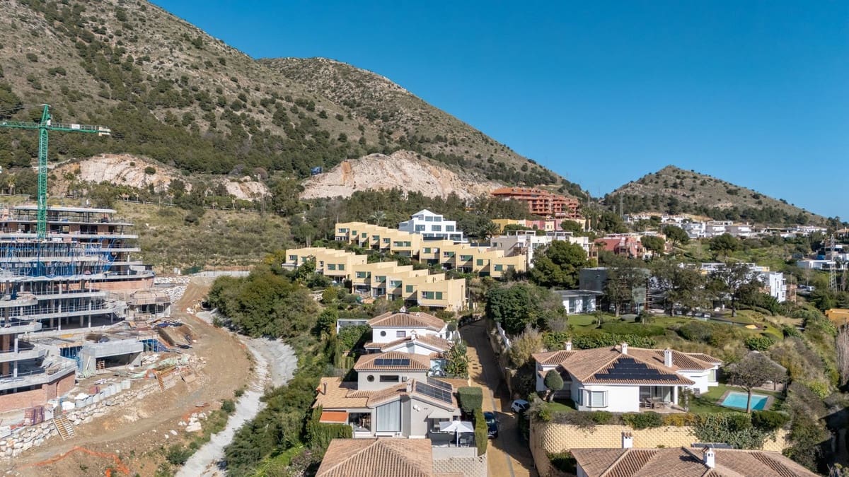 3 soveværelse Villa til salg i Benalmadena med swimmingpool garage - € 1.395.000 (Ref: 9540393)