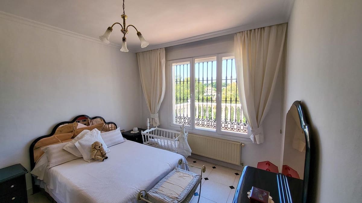 4 bedroom Villa for sale in Elviria with pool garage - € 1,395,000 (Ref: 9540394)