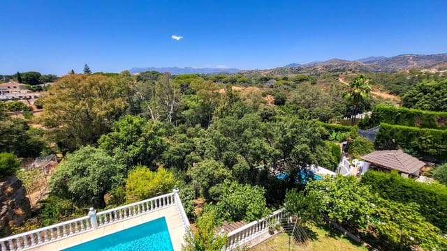 4 bedroom Villa for sale in Elviria, Marbella with pool garage - € 1,395,000 (Ref: 9540394)