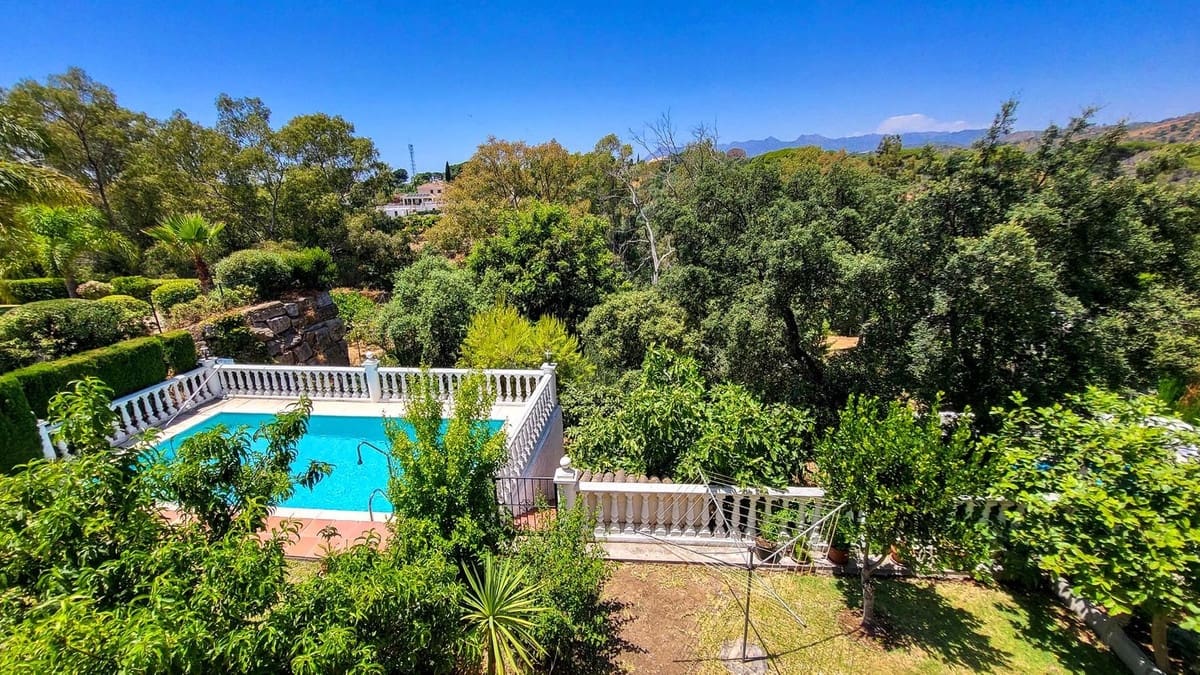 4 bedroom Villa for sale in Elviria with pool garage - € 1,395,000 (Ref: 9540394)