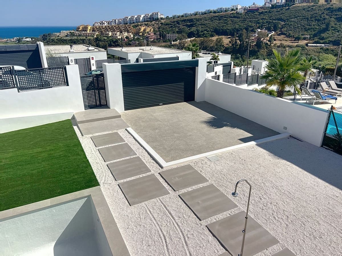 4 soverom Villa til salgs i Manilva med svømmebasseng - € 1 395 000 (Ref: 9540395)