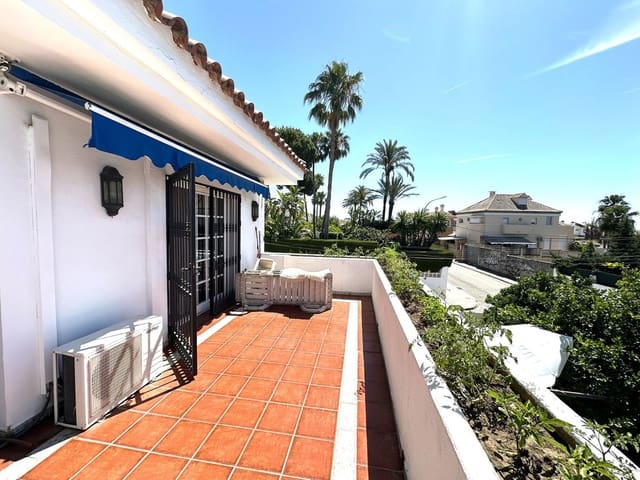 5 sypialnia Willa na sprzedaż w San Pedro de Alcántara Pueblo, Marbella z basenem - 1 395 000 € (Ref: 9540396)