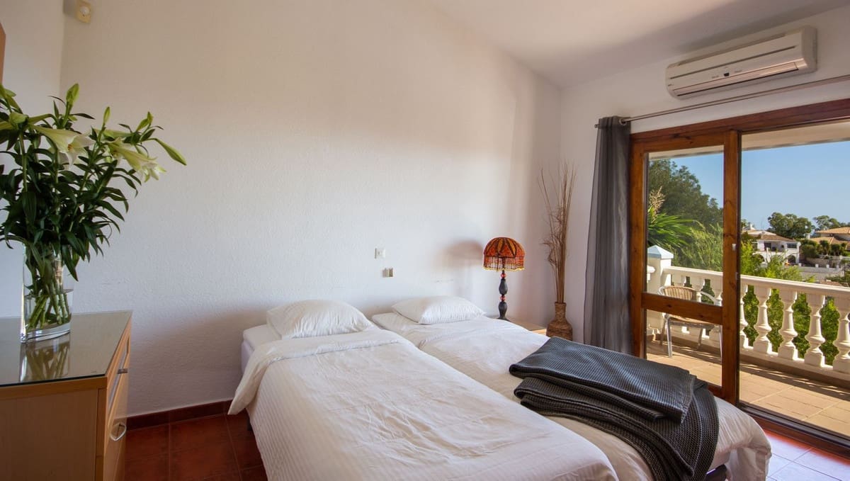 Chalet de 7 habitaciones en Mijas Costa en venta con piscina garaje - 1.395.000 € (Ref: 9540397)