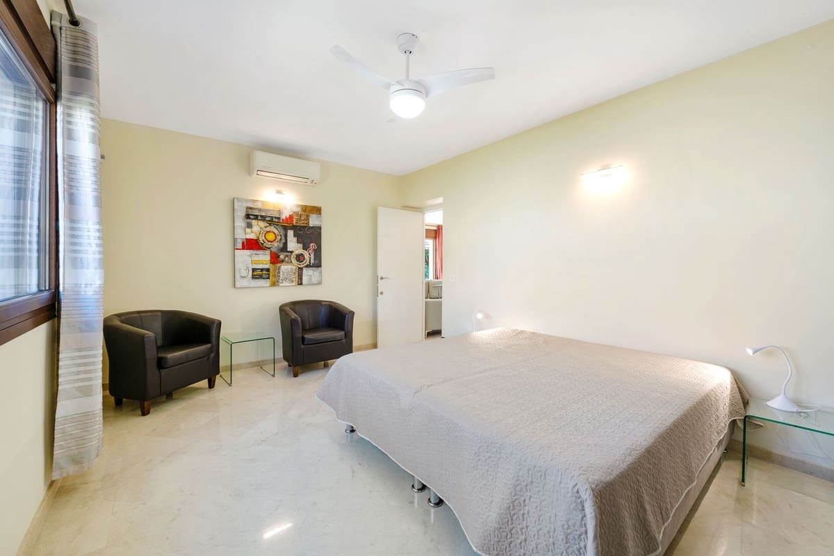 5 slaapkamer Villa te koop in El Paraiso met zwembad garage - € 1.399.900 (Ref: 9540400)