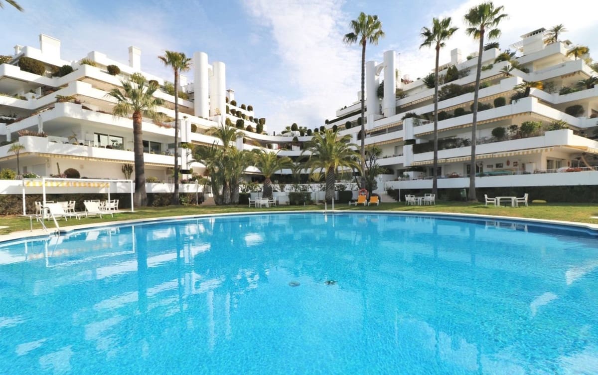 2 bedroom Apartment for sale in Marbella with pool garage - € 1,400,000 (Ref: 9540401)